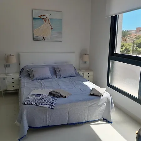 Fraescht Med Delad Pool 아파트