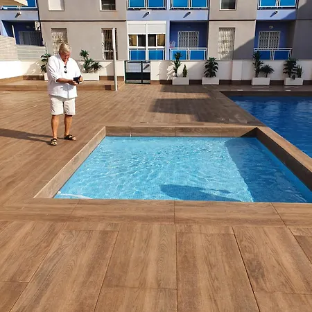 Apartment Fraescht Med Delad Pool
