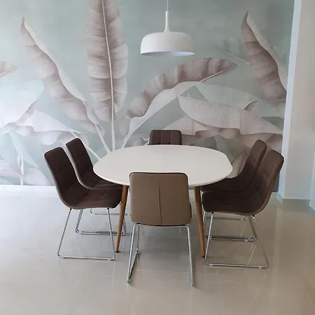 Fraescht Med Delad Pool * 또레비에하