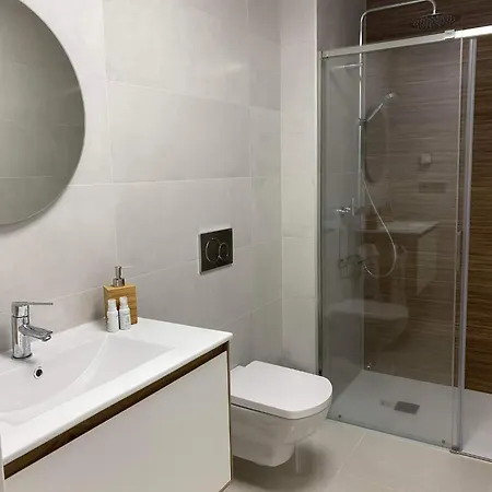 아파트 Fraescht Med Delad Pool *